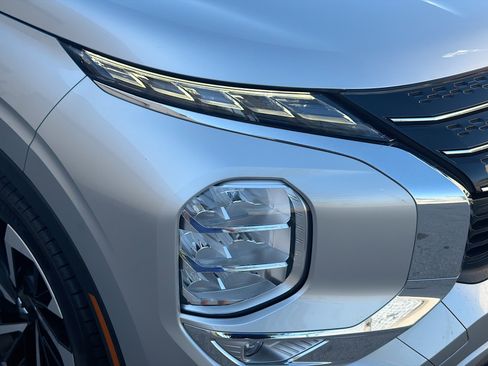 Used 2022 Mitsubishi Outlander SE image 35