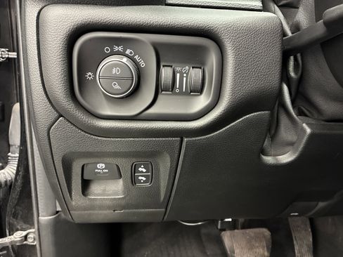 Used 2020 RAM 1500 Laramie AWD/4WD image 19