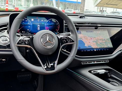 Used 2025 Mercedes-Benz E 350 Sedan image 27
