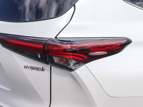 Certified 2024 Toyota Highlander XLE AWD/4WD image 8
