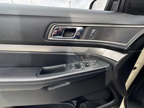 Certified 2018 Ford Explorer XLT FWD image 11