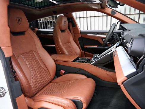 Used 2022 Lamborghini Urus AWD/4WD image 8