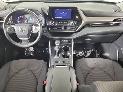 Used 2023 Toyota Highlander LE FWD image 16