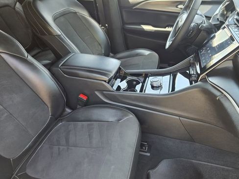 Used 2023 Jeep Grand Cherokee L Laredo RWD image 12