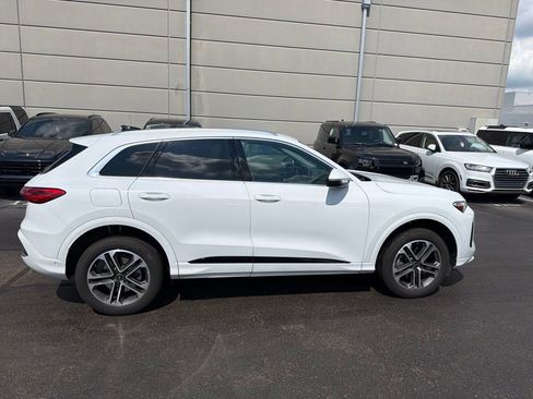 Certified 2025 Audi Q5 Premium w/ Convenience Package AWD/4WD image 4