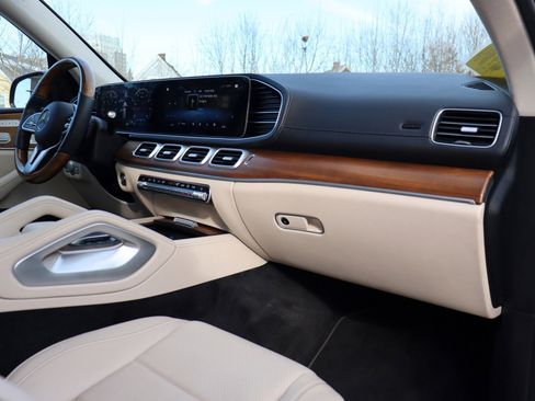 Used 2022 Mercedes-Benz GLS 450 4MATIC w/ AMG Line Exterior image 23