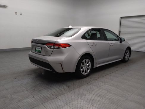 Used 2022 Toyota Corolla LE image 9