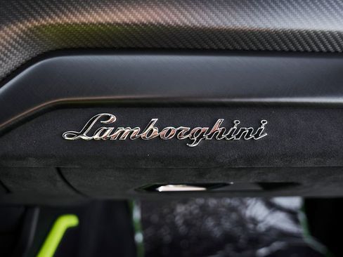 Used 2022 Lamborghini Urus AWD/4WD image 42