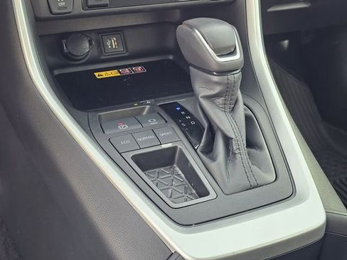 Used 2023 Toyota RAV4 XLE Premium image 22