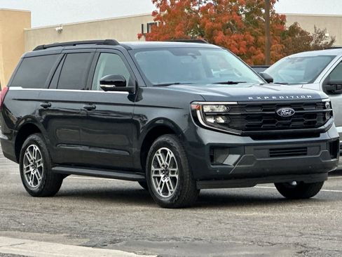 New 2025 Ford Expedition Active image 10