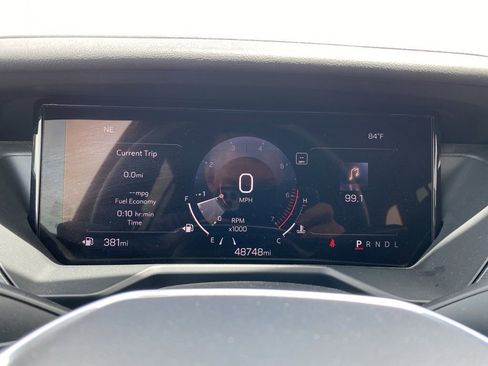 Used 2024 GMC Acadia Elevation image 9