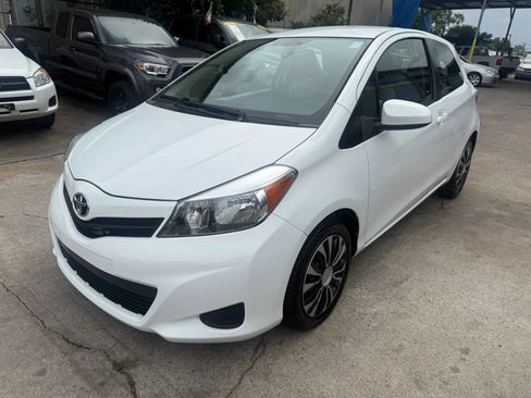 Used 2012 Toyota Yaris LE FWD image 3