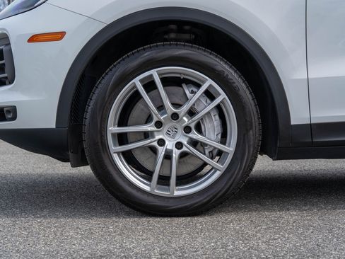 Certified 2023 Porsche Cayenne Platinum Edition AWD/4WD image 12