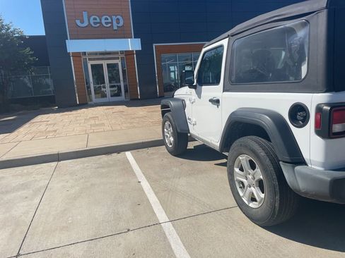 Used 2019 Jeep Wrangler Sport AWD/4WD image 11