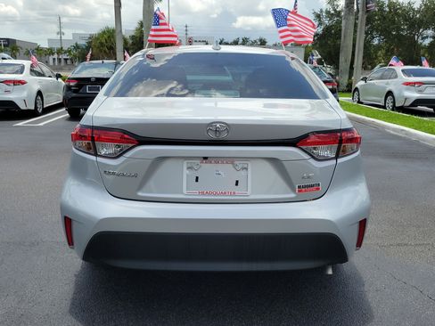 Used 2025 Toyota Corolla LE FWD image 10