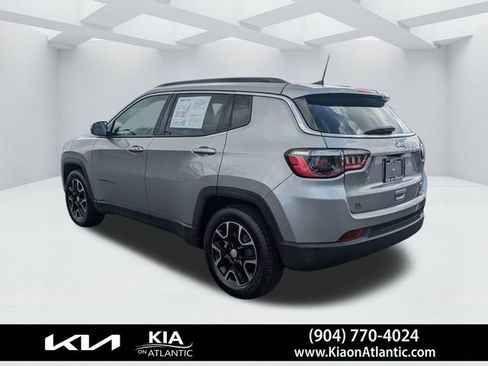 Used 2022 Jeep Compass Latitude FWD image 5