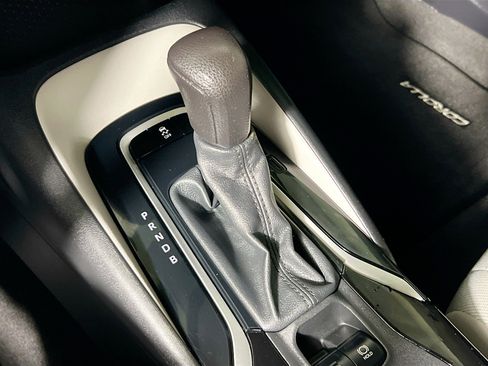 Used 2021 Toyota Corolla LE image 24