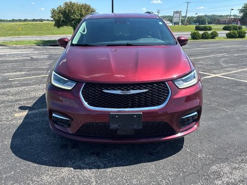 Used 2021 Chrysler Pacifica Touring FWD image 2