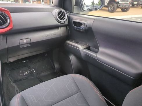 Used 2018 Toyota Tacoma TRD Sport RWD image 17