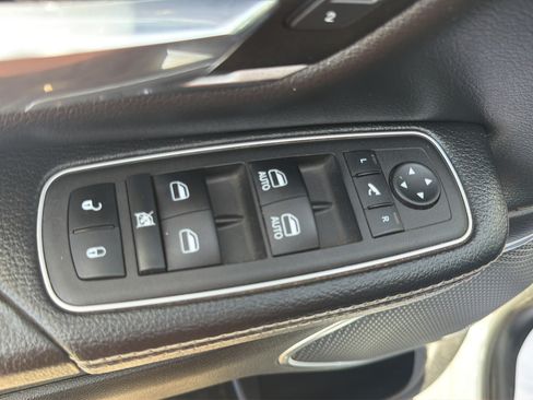 Used 2023 RAM 1500 Laramie w/ Off Road Group AWD/4WD image 19