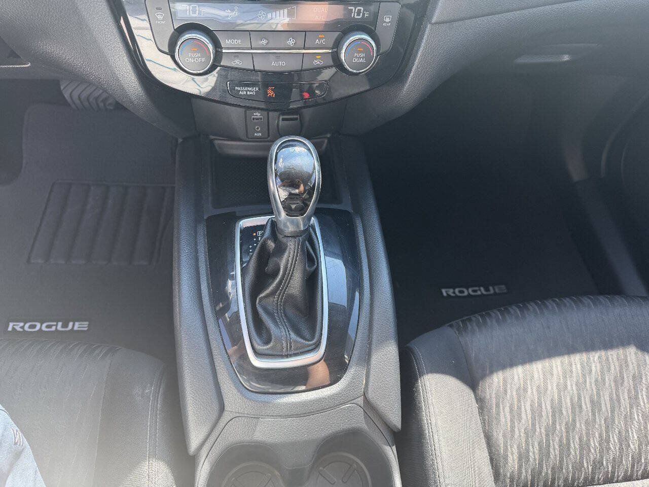 Used 2017 Nissan Rogue SV AWD/4WD image 13