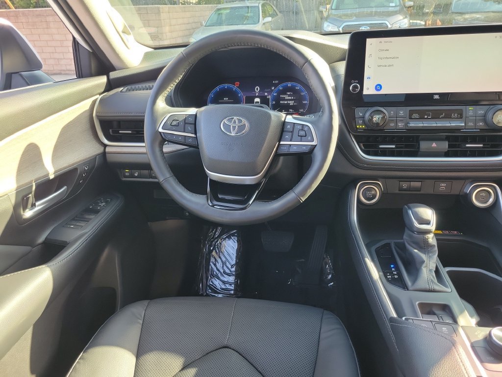 Used 2024 Toyota Grand Highlander AWD image 14