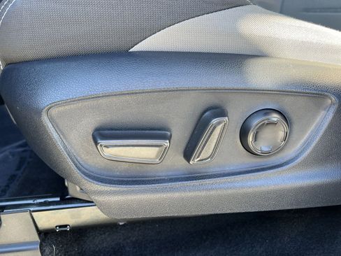 Used 2025 Toyota Tacoma TRD Off-Road image 14