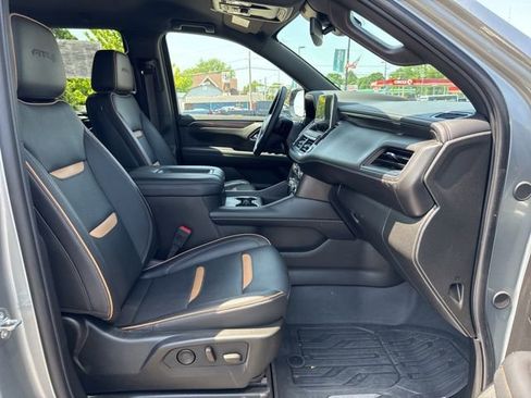Used 2024 GMC Yukon AT4 w/ Technology Package AWD/4WD image 9