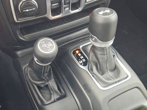 Used 2025 Jeep Wrangler Unlimited Sahara w/ Safety Group AWD/4WD image 24