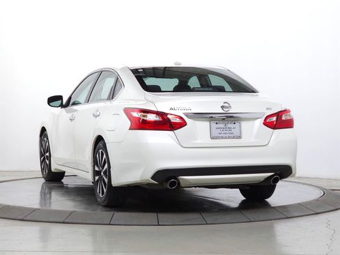 Used 2017 Nissan Altima 2.5 SV w/ Convenience Package image 5