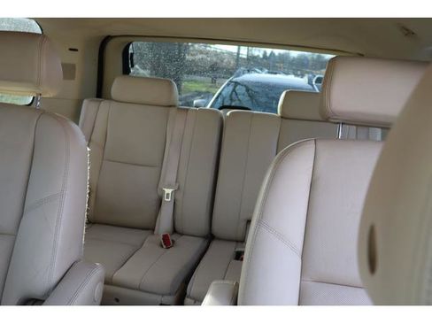 Used 2007 Cadillac Escalade AWD w/ Information Package image 13