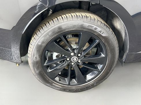 Used 2025 Jaguar F-PACE R-Dynamic S image 33