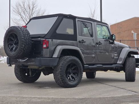 Used 2017 Jeep Wrangler Unlimited Sahara w/ Connectivity Group image 13