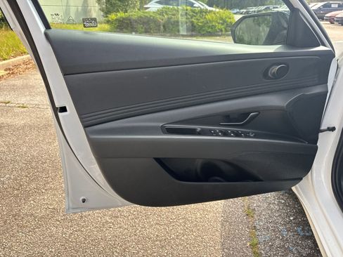 Used 2025 Hyundai Elantra Sport image 10