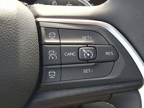 Certified 2023 Jeep Grand Cherokee Laredo X AWD/4WD image 24