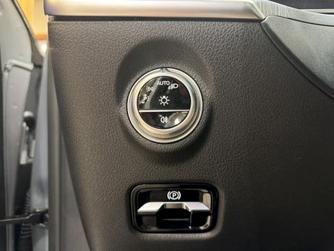 Used 2025 Mercedes-Benz C 300 Sedan image 16