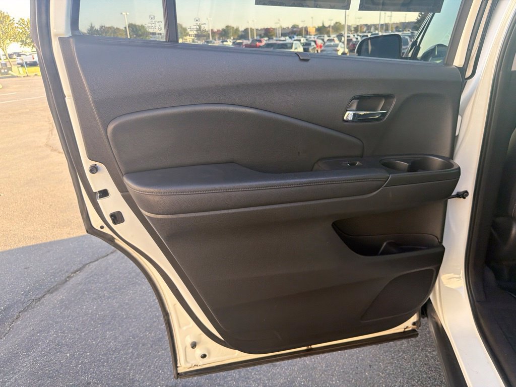 Used 2017 Honda Pilot Touring image 30