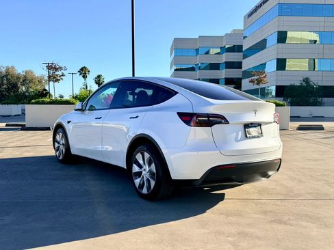 Used 2022 Tesla Model Y Long Range AWD/4WD image 10
