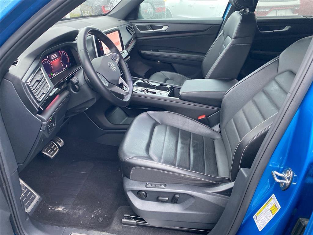 Used 2025 Volkswagen Atlas Cross Sport SEL R-Line AWD/4WD image 9
