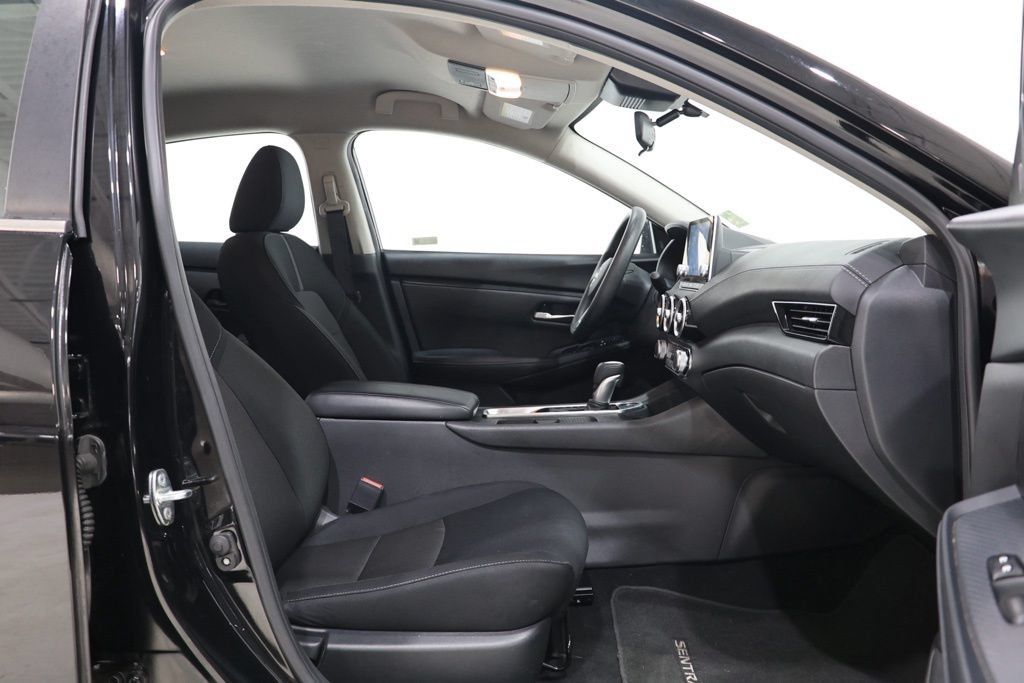 Used 2025 Nissan Sentra SV FWD image 30