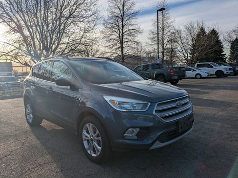 Used 2018 Ford Escape SE image 3