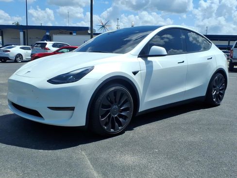 Used 2023 Tesla Model Y Performance AWD/4WD image 3