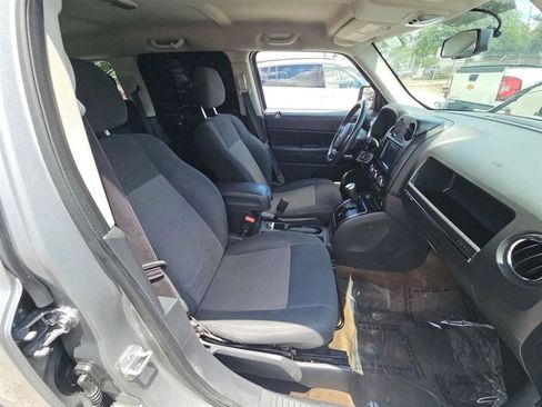 Used 2015 Jeep Patriot Latitude AWD/4WD image 14