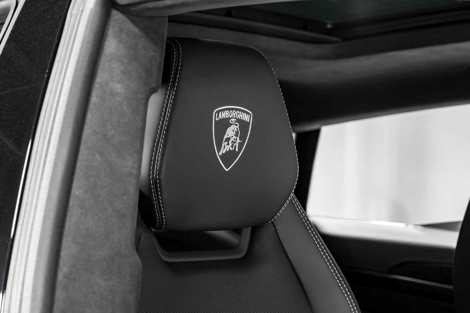 Used 2026 Lamborghini Urus SE AWD/4WD image 41