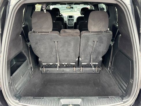 Used 2014 Dodge Grand Caravan SE image 18
