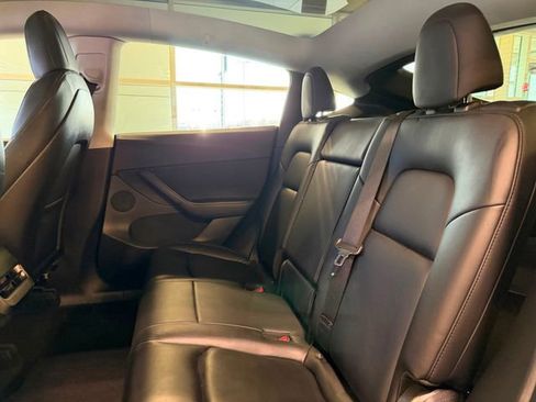 Used 2020 Tesla Model Y Long Range image 22