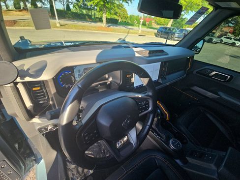Used 2023 Ford Bronco Badlands w/ Sasquatch Package AWD/4WD image 17