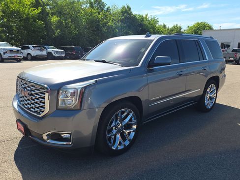 Used 2020 GMC Yukon Denali w/ Denali Premium Package AWD/4WD image 4