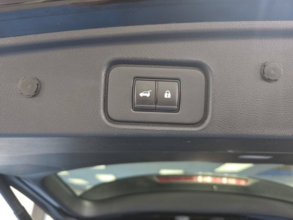 Used 2025 Nissan Pathfinder SV FWD image 10