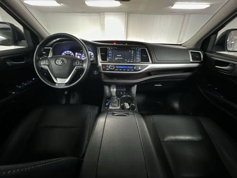 Used 2018 Toyota Highlander XLE AWD/4WD image 20